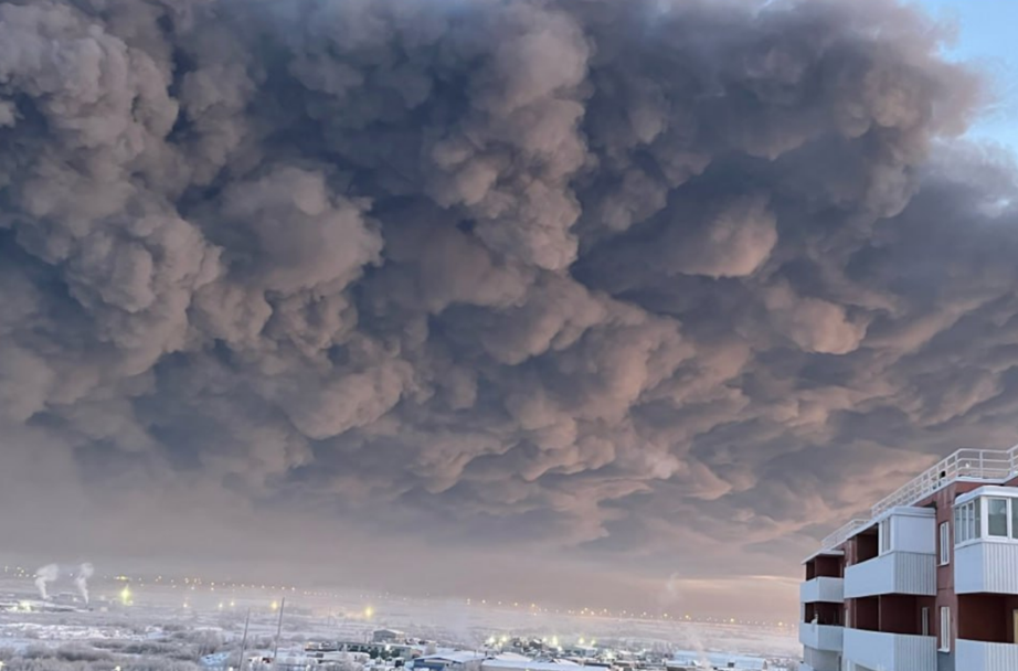 Последствия от пожара для людей и экологии - как оценивать будут? или это неважно.            Чиновникам и коммерсантам важен бизнес и деньги, а люди ...                                                        Из-за пожара на складе Wildberries у россиян могут обостриться хронические болезни.