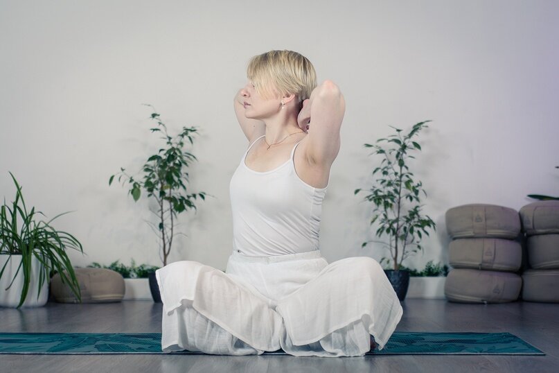 Упражнение 1. Скручивания позвоночника (вариация)