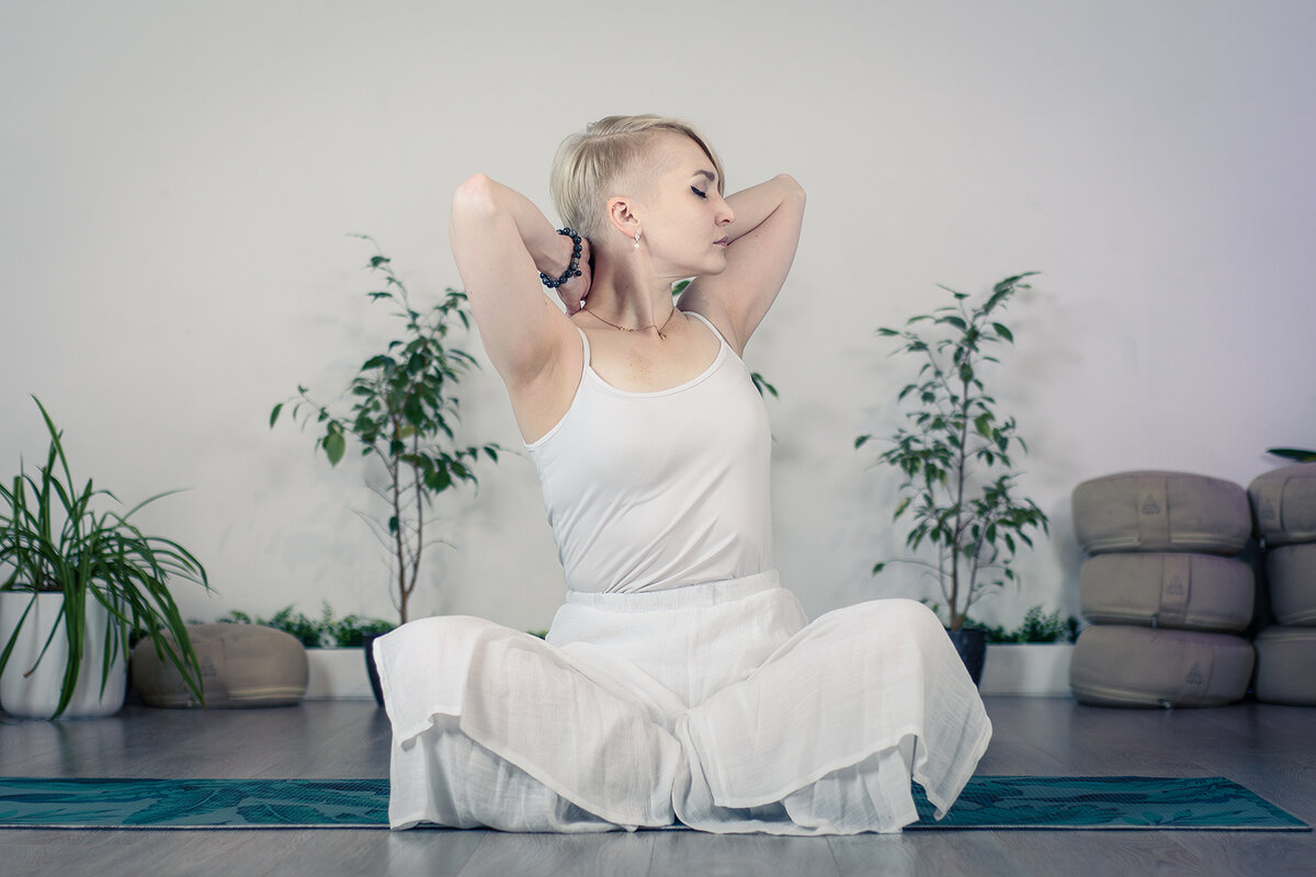 Упражнение 1. Скручивания позвоночника (вариация)