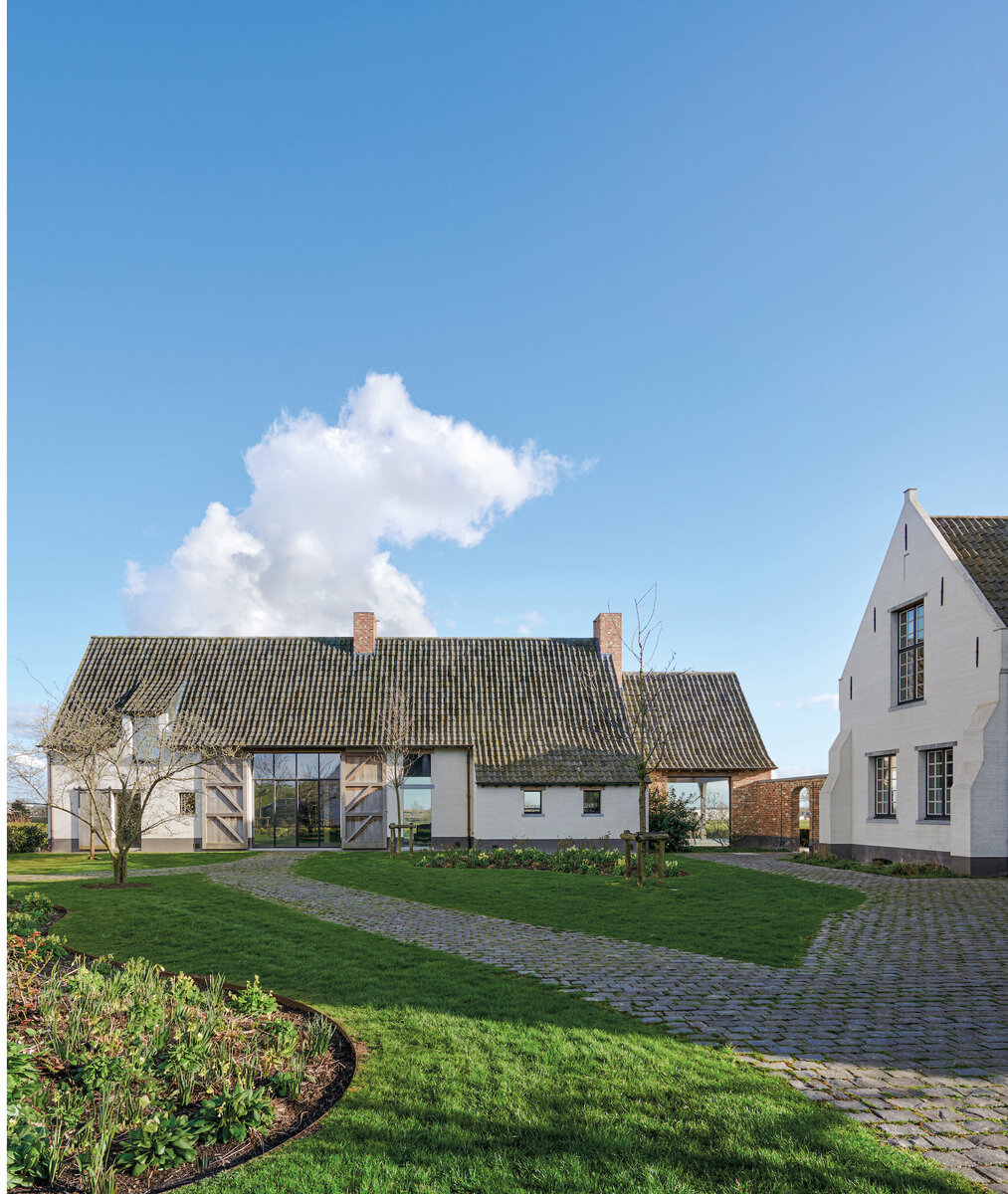 Dom25 москва. Dom space. Комната в стиле космос. Модульный дом в лесу. Интерьер в стиле космического корабля.