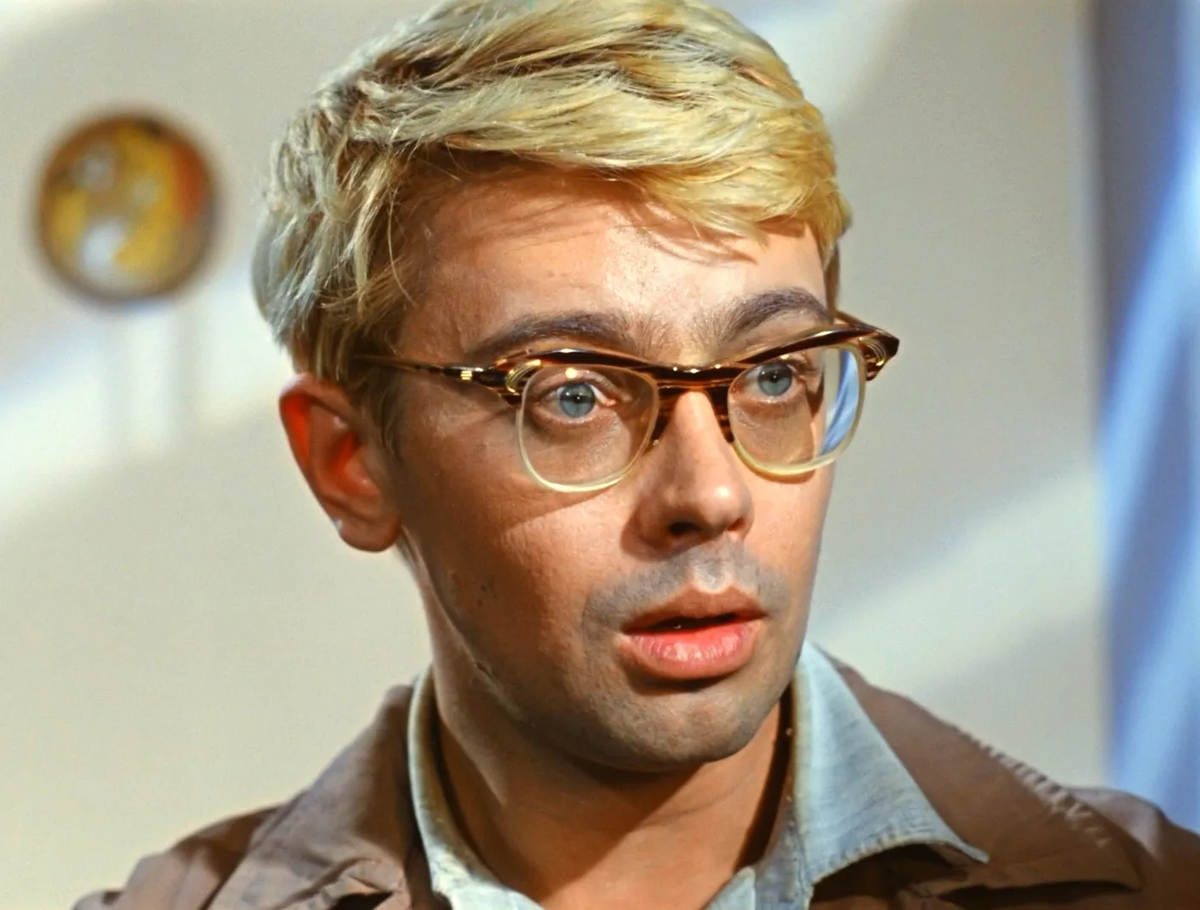 Кадр из фильма "Операция "Ы" и другие приключения Шурика"