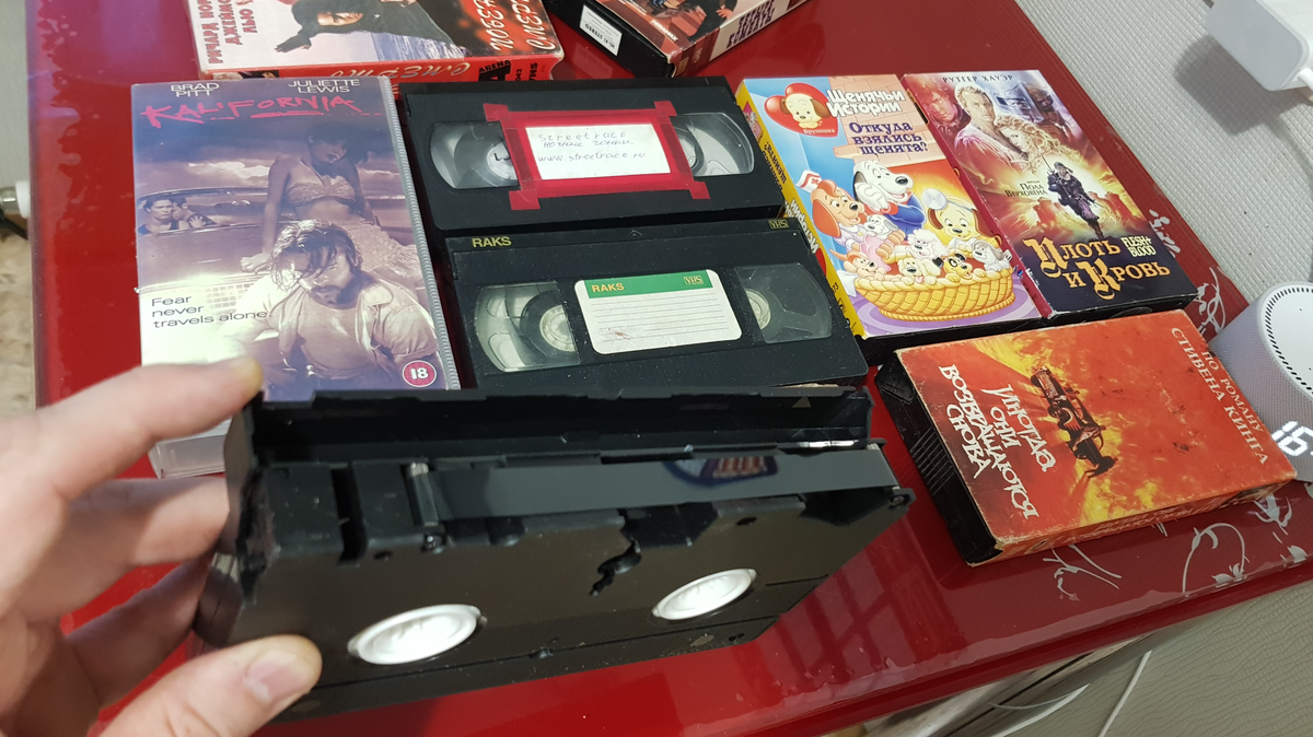 Видео кассеты VHS, их стало мало, но воспоминаний о них много. |  PavlikFungamer | Дзен