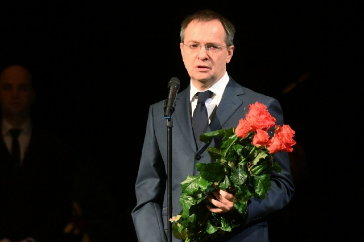    Владимир Мединский сравнил Юрия Соломина со скалой