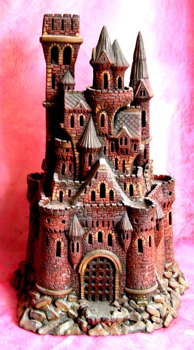 Замок высотой 45 см 2005 года 