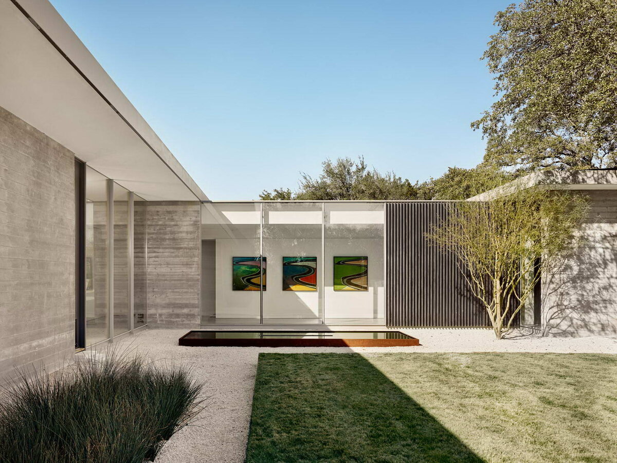 Современные кирпичные дома. Кирпичный дом с плоской крышей. Стиль райта дом 150 кв. Дом из кирпича в современном стиле. Красивые фасады из кирпича.