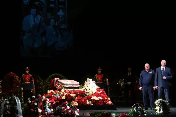 Гоголь николай васильевич могила. Как узнать на каком кладбище похоронен человек. Как узнать на каком кладбище похоронен человек. Максим марцинкевича могила. Похороны максима марцинкевича.