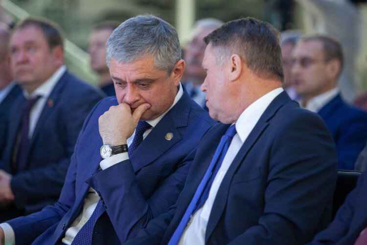    Александр Шадриков на встрече с прессой по итогам года удивлялся, что представитель Росрыболовства, например, всегда поддерживает предложения Росводресурсов о повышенных сбросах воды Фото: «БИЗНЕС Online»