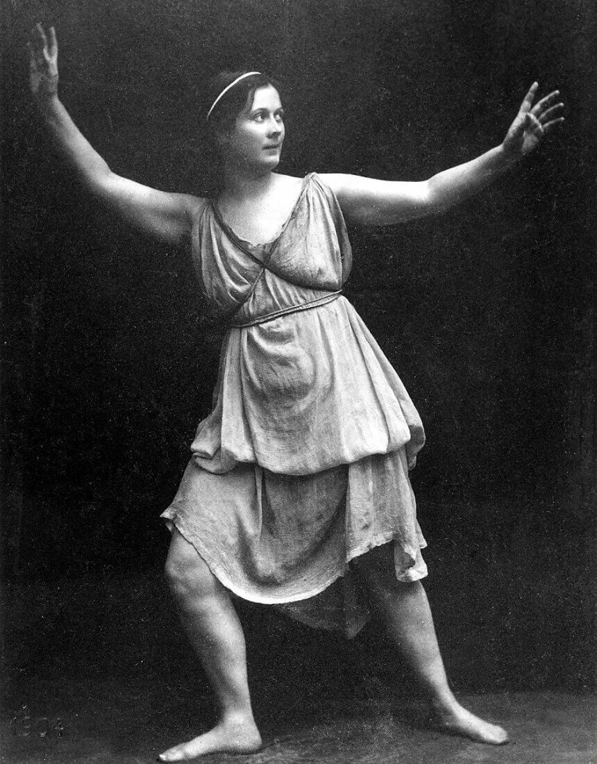 Айседора дункан танец. Портрет айседоры дункан. Айседора дункан сколько лет. Айседора дункан сколько лет. Айседора дункан сколько лет.