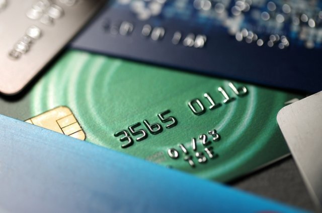    ​Нужно ли сообщать о перевыпуске банковской карты в Социальный фонд?