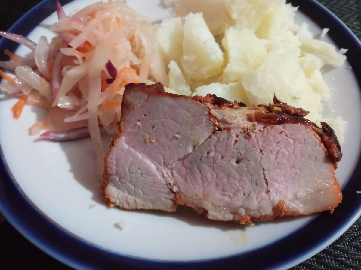 Свинина в духовке сочная. Говядина в духовке. Запечённая говядина в духовке. Какую говядину лучше запекать в духовке. Мясо приготовленное.