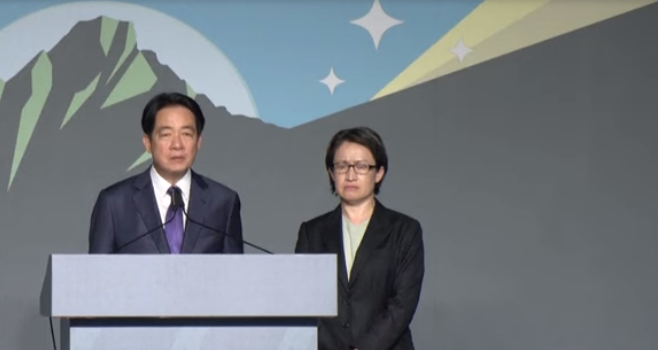 Лай Циндэ и будущий вице-президент Сьяу Бикхим заявляют о стратегическом партнерстве с США. Необходимо учитывать, что госпожа Бикхим наполовину американка, родившаяся в Японии. Скриншот с видео. 