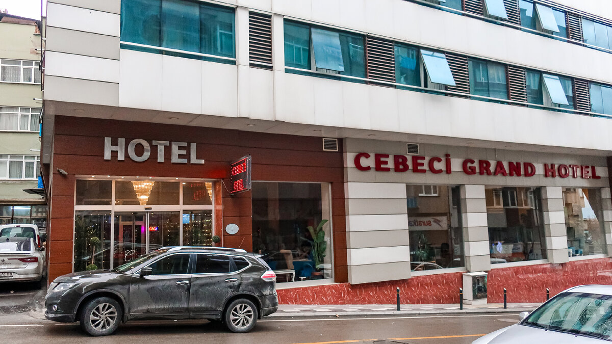 Вход в отель "Cebeci Grand Otel" 4*.