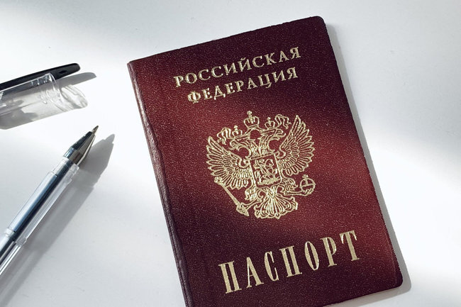 Паспорт РФ является основным документом, подтверждающим личность человека, но его смена не является сложной. Существуют строго определенные критерии, когда российский паспорт подлежит замене.