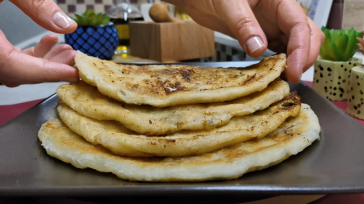 Расхватывают прямо со сковородки еще горячими. Рецепт 