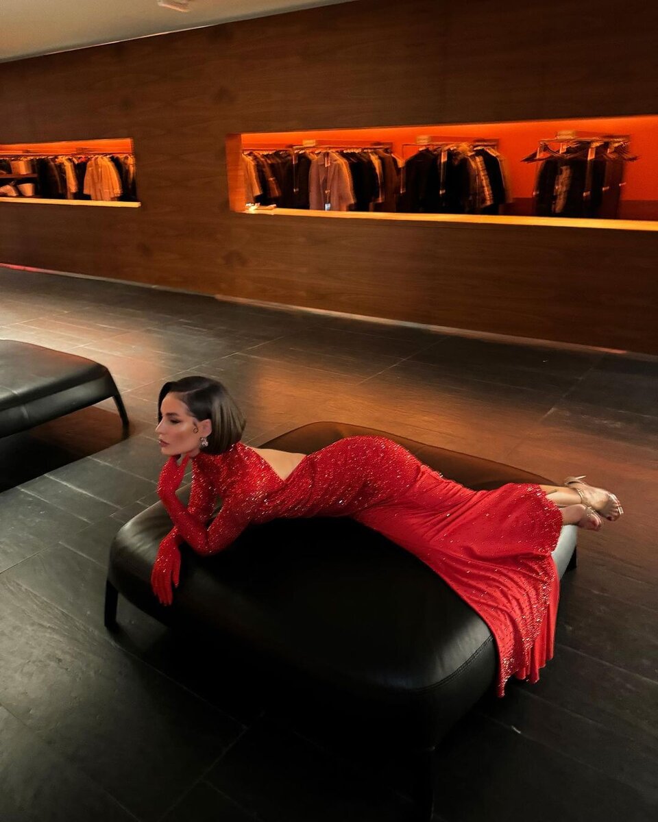 Зима в самом разгаре, а это значит, не будет лишним немного согреться. Сегодня предлагаем полюбоваться сочными и привлекательными снимками от любимых знаменитостей. Нюша Кажется, Нюша что-то задумала.-13