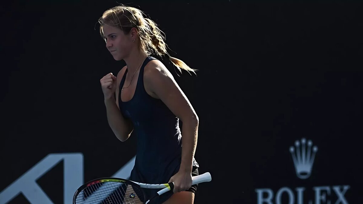     Волгоградка Анастасия Захарова вышла во второй круг Australian Open — одного из самых престижных турниров в мире тенниса. Это её первая победа в карьере на Australian Open, если не считать квалификационные этапы.