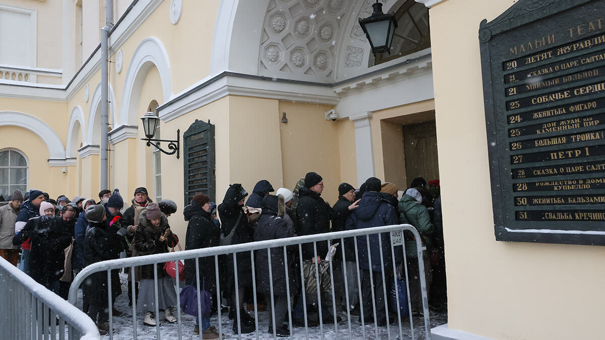     Прощание с художественным руководителем Малого театра Юрием Соломиным в Москве Ирина Петрова
Прощание с художественным руководителем Малого театра Юрием Соломиным в МосквеМихаил Метцель/ТАСС