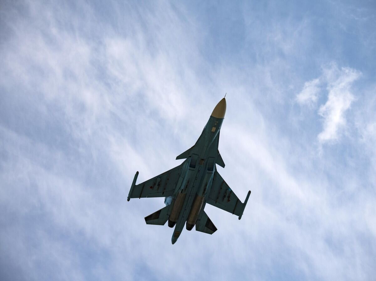    Истребитель-бомбардировщик Су-34 ВКС РФ над аэродромом в зоне проведения спецоперации© РИА Новости / Валентин Капустин