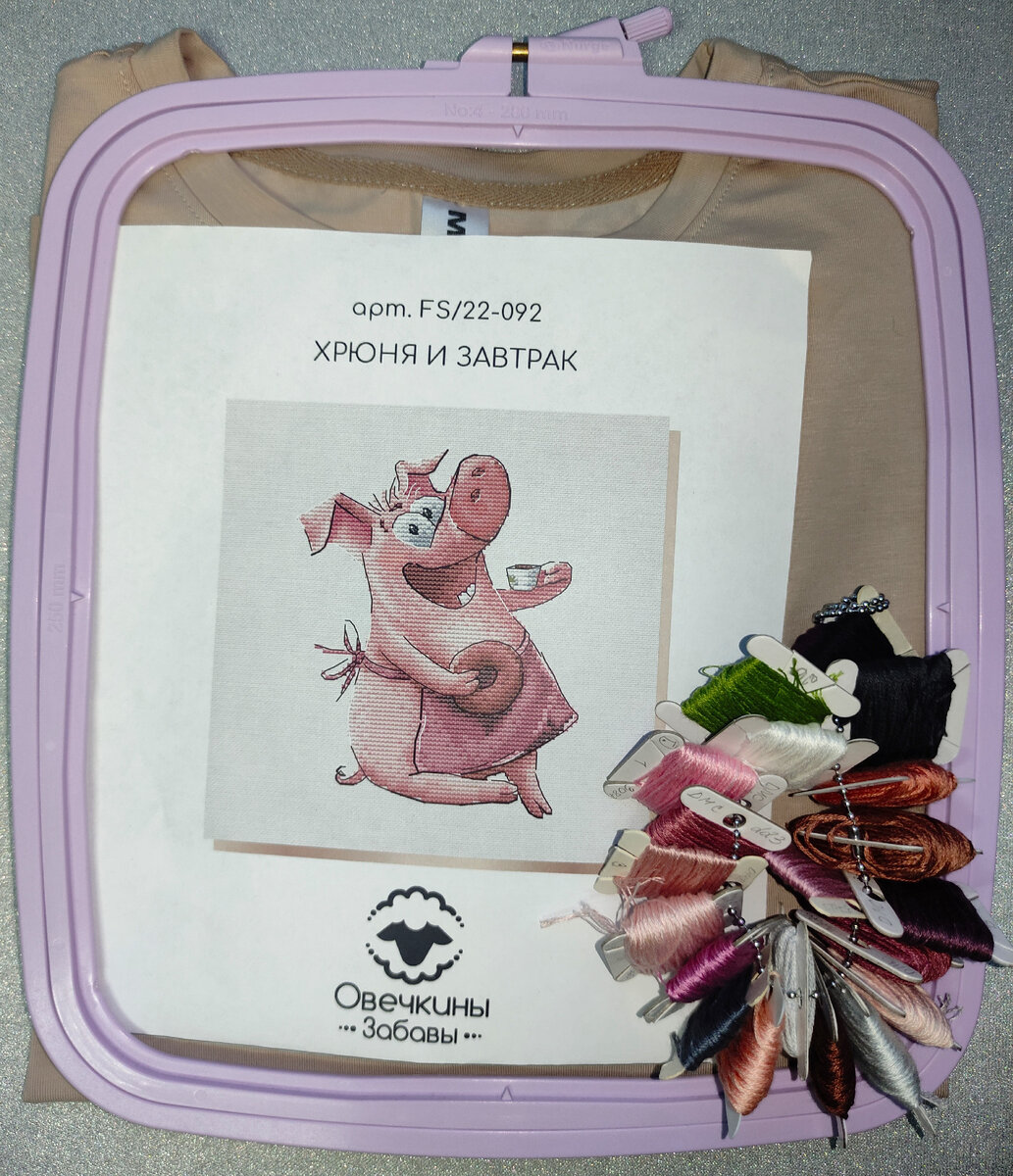 подготовка к началу, палитра нитей на три схемы почти одна и таже. здесь и далее все фото сделаны автором блога