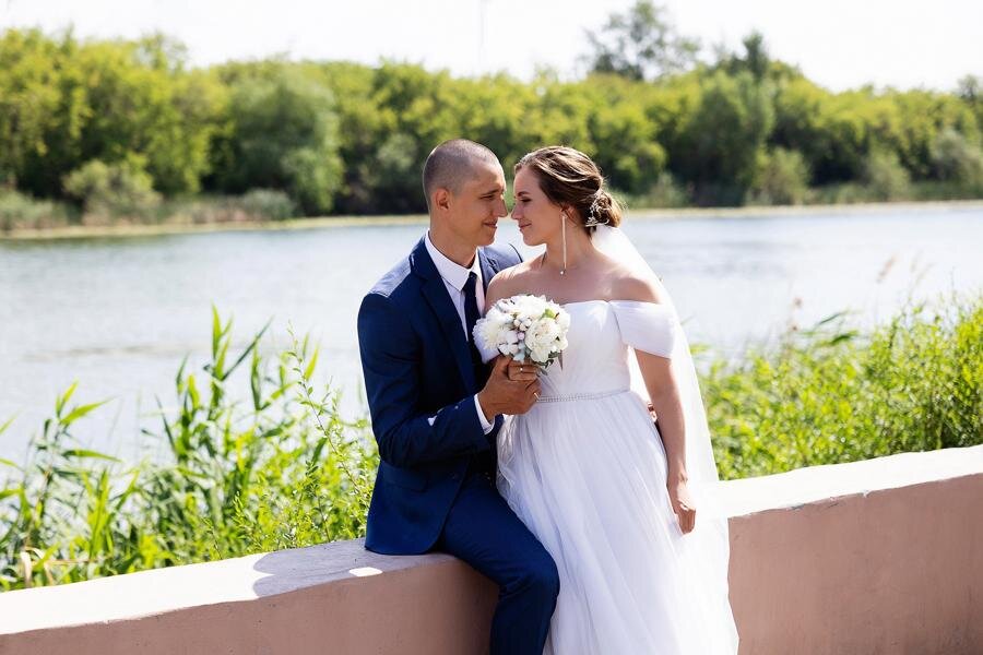 Треш свадьба на корабле. Addictive marriage 50. Жених и невеста на белом фоне. Мужчина и женщина свадьба. Прекрасное чувство - любовь.