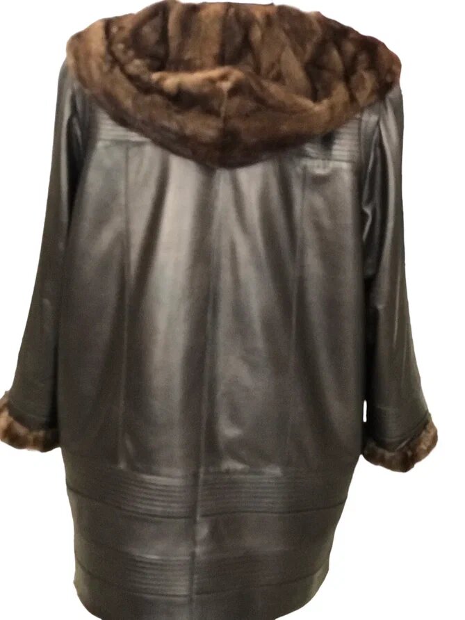 Перешив пальто из кусочков норки в парку с кожаным верхом. Ателье Ирины Берзиной.