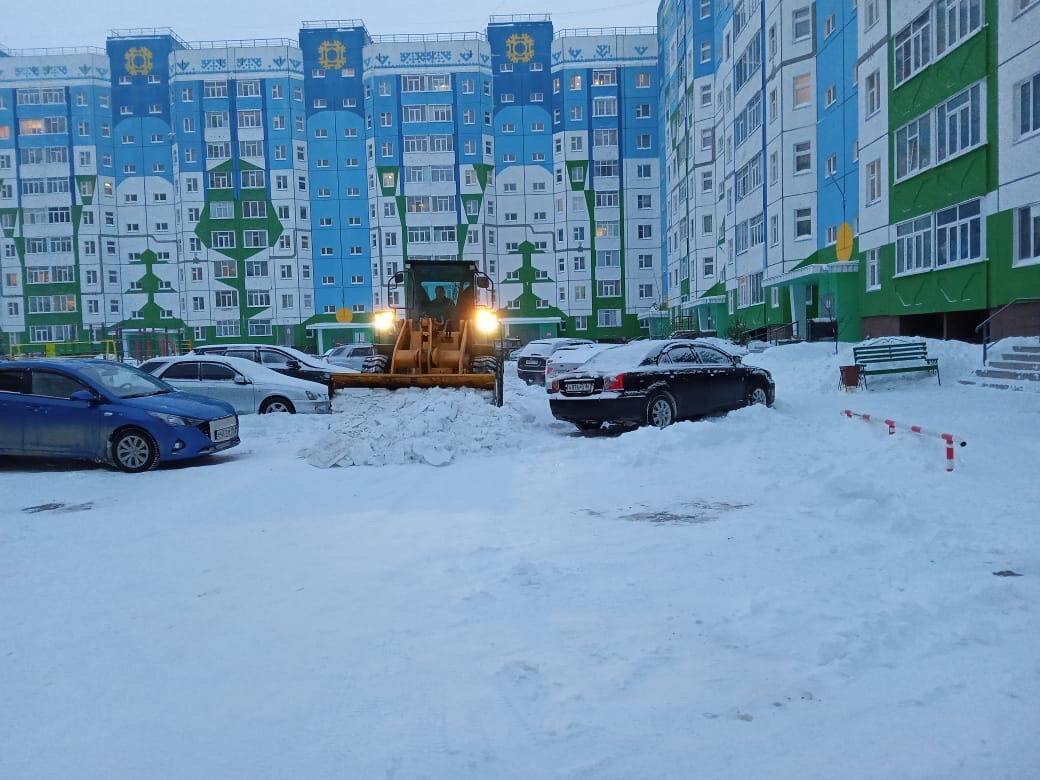    В Нижневартовске дорожные службы устраняют последствия непогоды