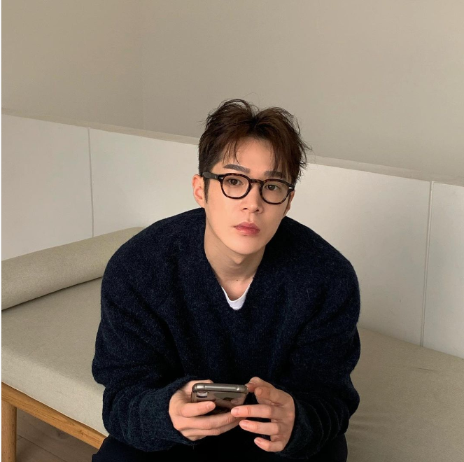 @kimhyunw_