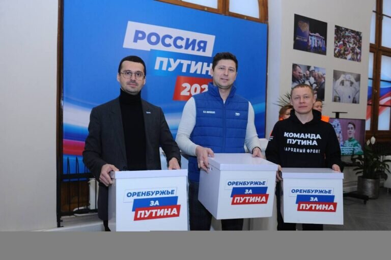    Избирательный штаб Путина принял первые партии подписей из всех 89 регионов Андрей Севостьянов