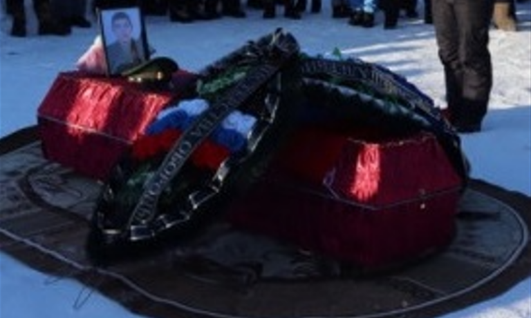    В Гайском округе в последний путь проводили бойца СВО Алика Сигизбаева Кристина Просвиркина