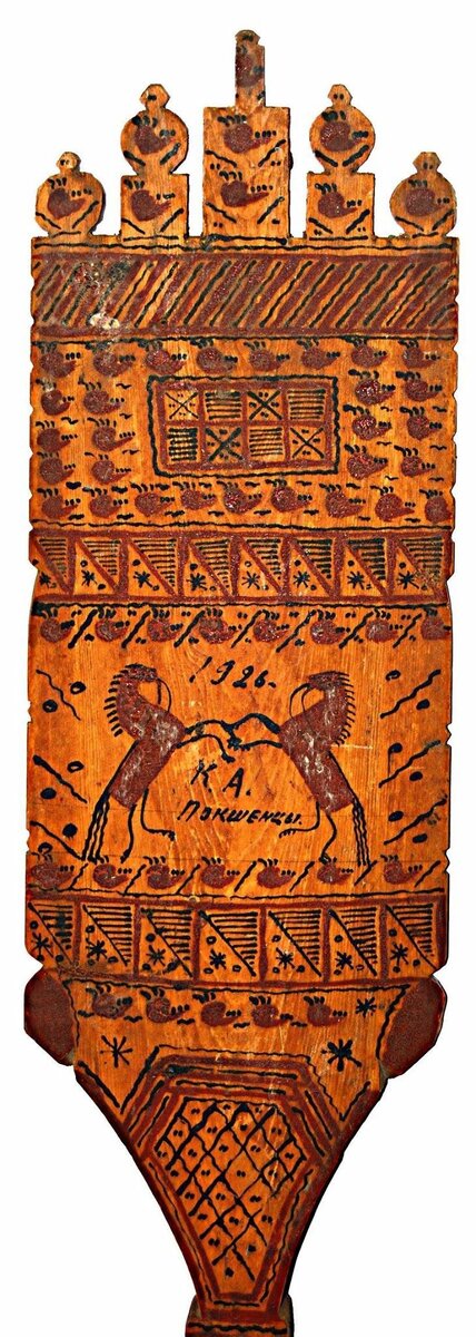 Старинная мезенская прялка. Источник: Яндекс картинки