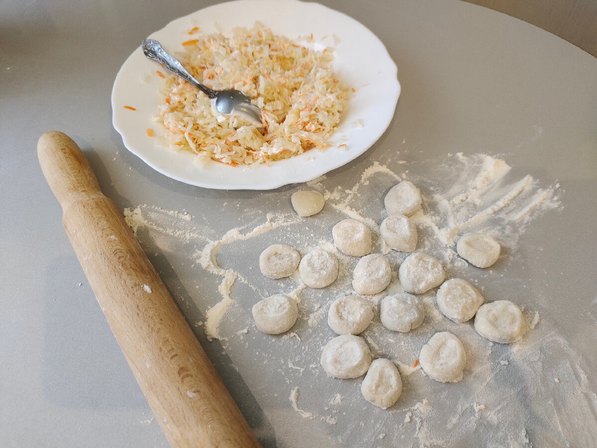 Домашние пельмени с мясом и квашеной капустой