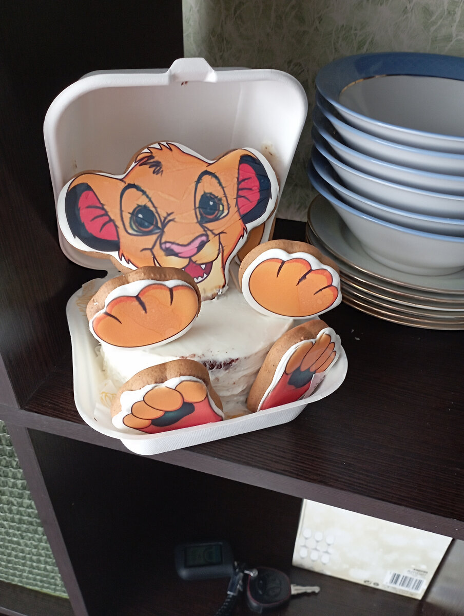 Так сладко и весело встречали годик♥️ думаю испечь и украсить в этом году большой тортик, и поделиться им с сынишкой 