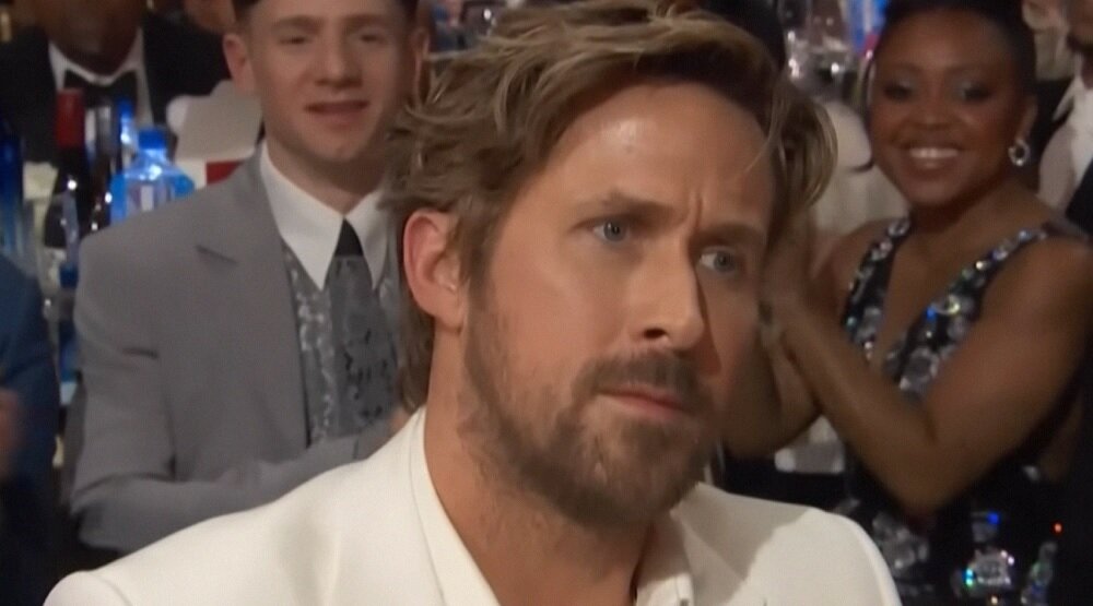     Скриншот из видео «Ryan Gosling Stunned Over Barbie’s 'I'm Just Ken' Win at Critics Choice Awards»