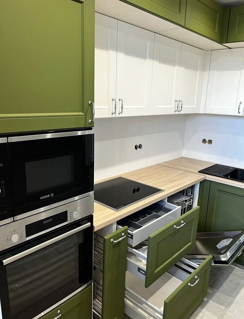 Новый год начался с кухни МДФ с прямой фрезеровкой в пвх. Великолепные боксы выдвижные ящики. Верхние шкафчики в два яруса. Столешница пластик Кедр. Изготовление по индивидуальному проекту 3д выполненом в pro100. https://vk.com/club122317365.