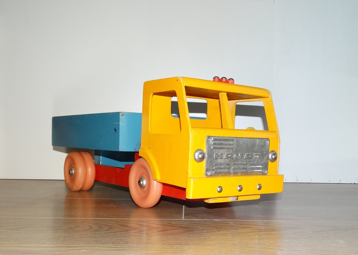 "Камаз", деревянная игрушка СССР. Фото автора.