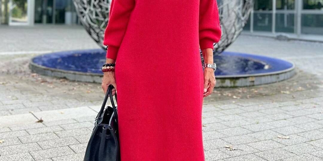 Как выглядеть женственно зимой: платья для взрослых дам, которые украсят и согреют