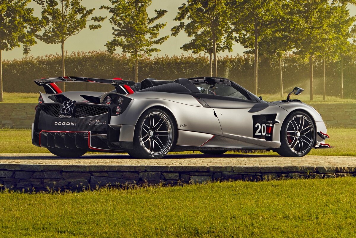 Pagani Huayra Roadster машина