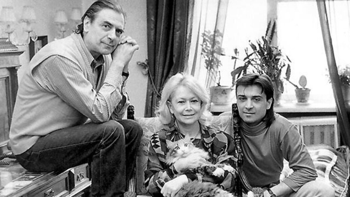 Светлана Немоляева с мужем и сыном Александром, который тоже стал известным актёром