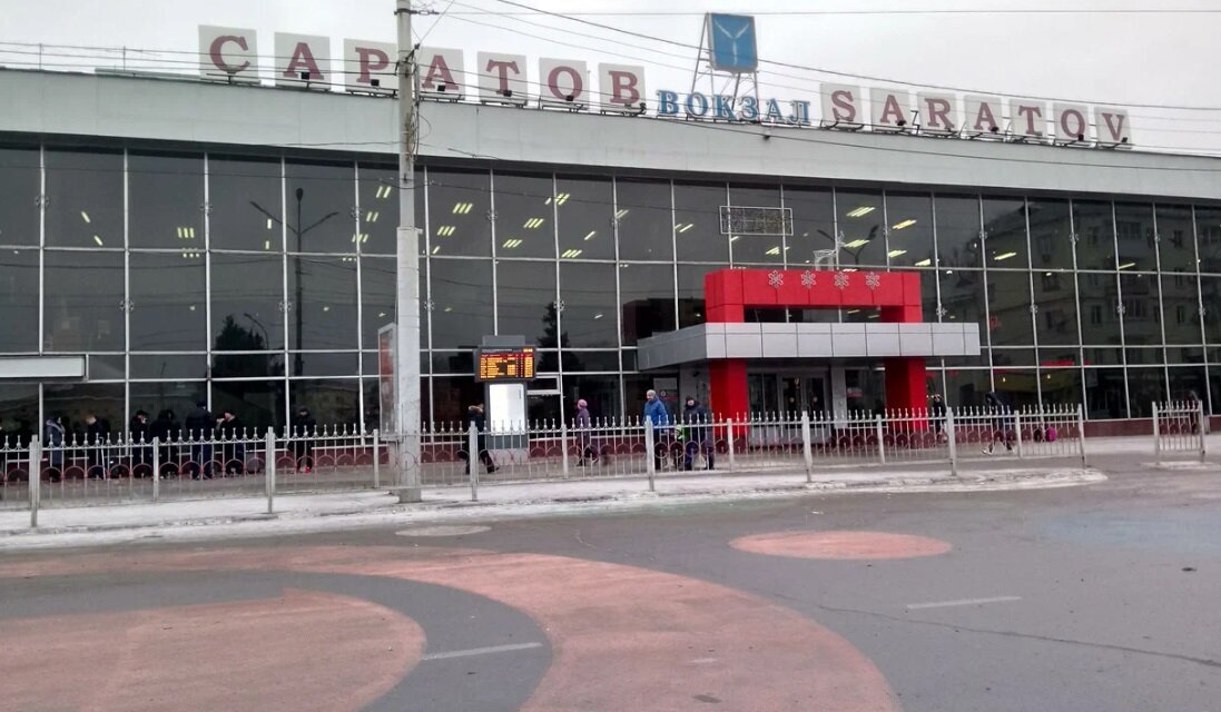 Железнодорожный вокзал находится в центре Саратова по адресу: Привокзальная площадь, 1. Фото: Яндекс / Яндекс Карты