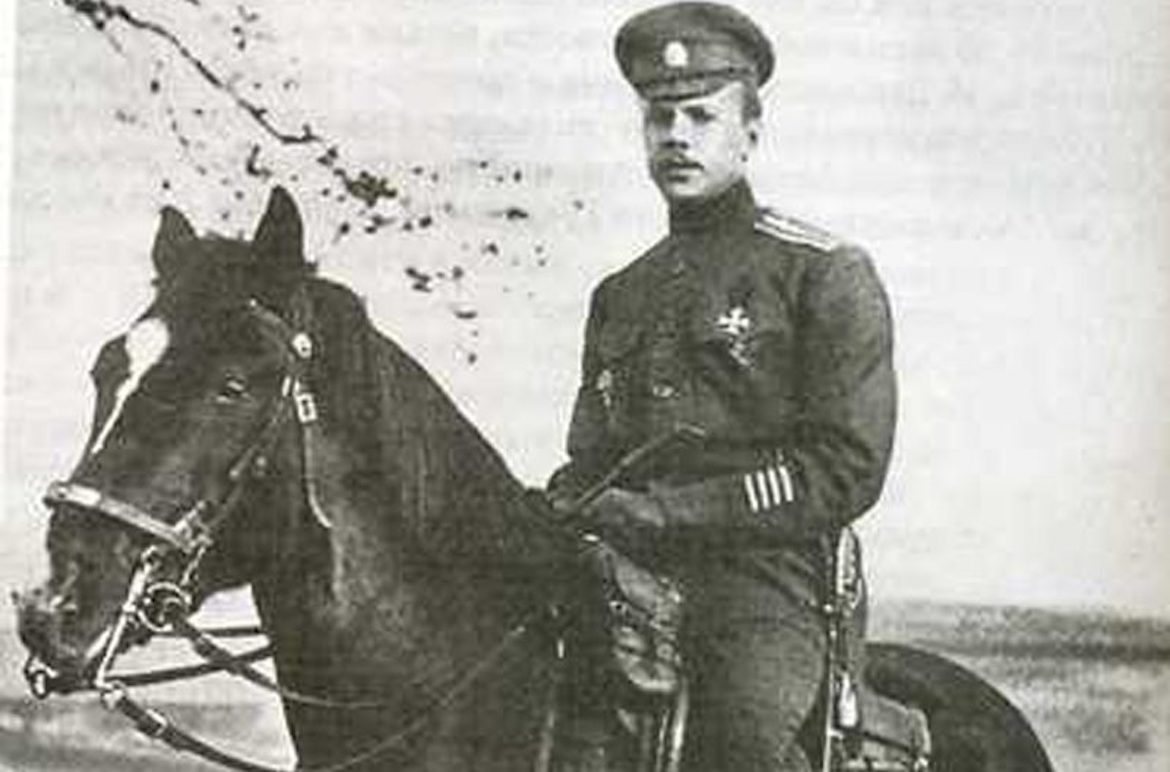Я.А. Слащёв в 1917 г. Нашивки на рукаве - 4 ранения