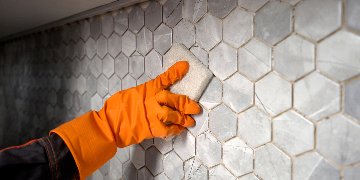 облицовка стен керамической плиткой. керамическая облицовка стен. керамическая облицовка стен. укладка плитки. керамическая облицовка стен.