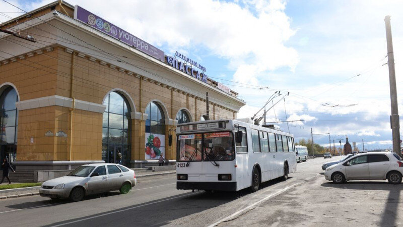     "Пассаж". Троллейбус. Анна Зайкова