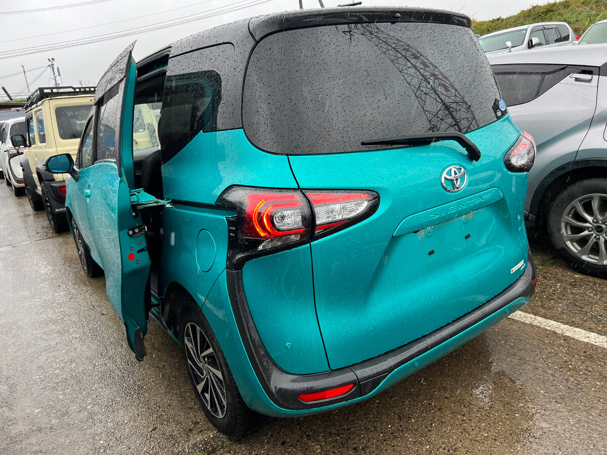 Купили Toyota Sienta G Cuero: 4WD, пробег 23 000 км, 