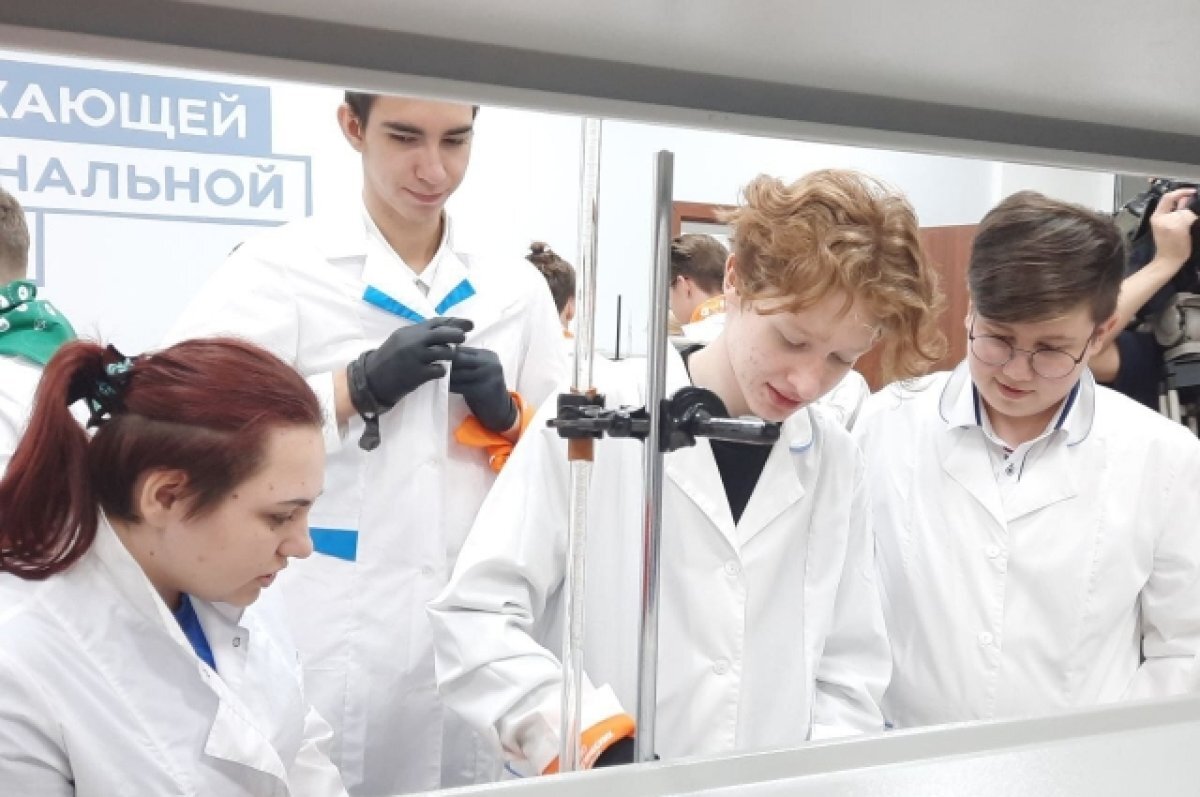   Школьники немного даже почувствуют себя учёными.