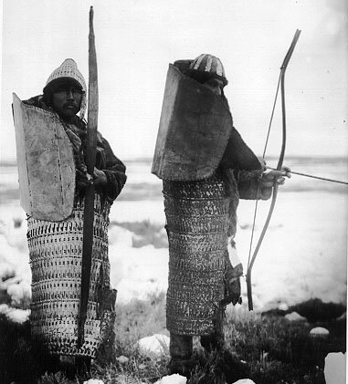 Корякские воины в доспехах из моржовой кожи, фотография начала ХХ века.