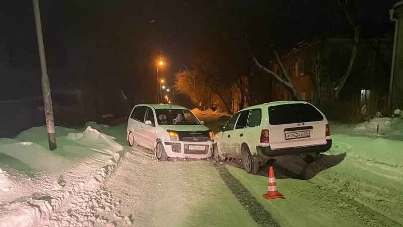     Авария произошла вчера вечером, около 20:05, на пересечении улиц 2-я Челюскинцев и Авангардная.