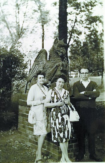 Н.Решетовская с однолагерником Солженицына Я.Рожашем и его женой. Венгрия, лвесна 1974 г.
