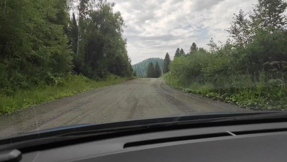 В Таштаголе в магазе много хавки взяли. И кофею на заправке приняли с бутером. Дорога стала хреновая.