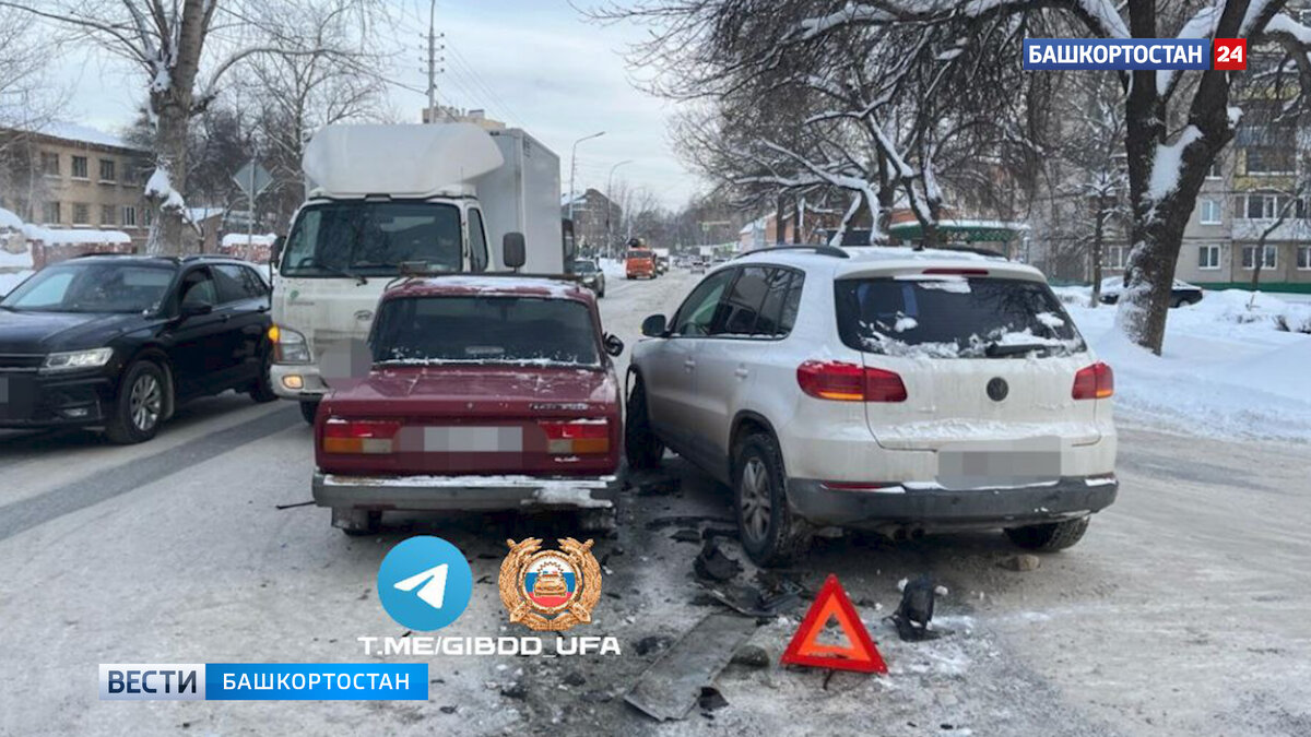    Один человек пострадал при столкновении трех машин на улице Подводника Родионова в Уфе