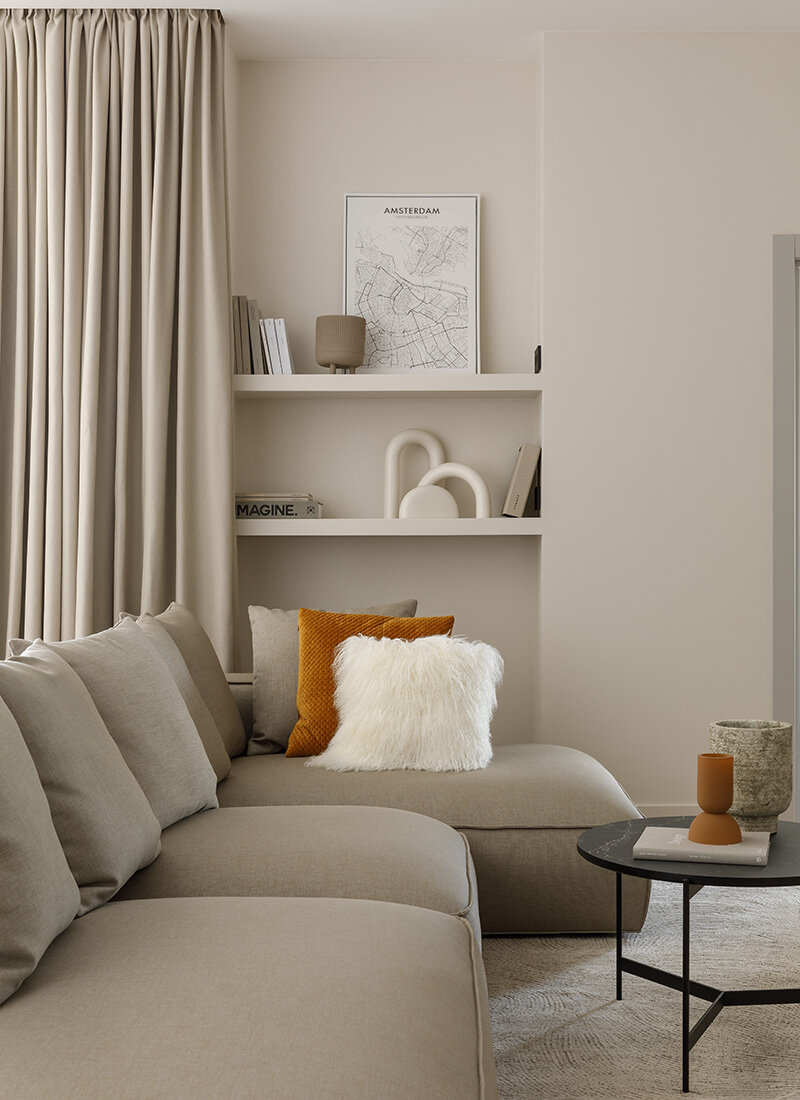 квартира в питере интерьер. питерские дизайнеры интерьера. потолок в стиле фьюжн. гостиная в петербургском стиле. интерьеры квартир спб.